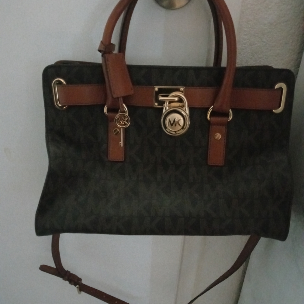 Michael kors handbag / crossbody